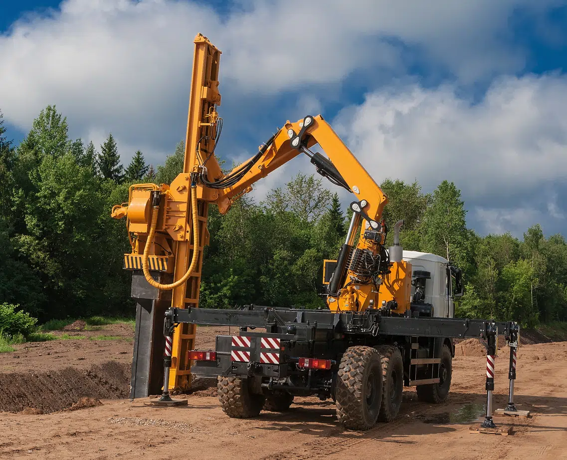 Machine vibration piling Machine vibration during piling work